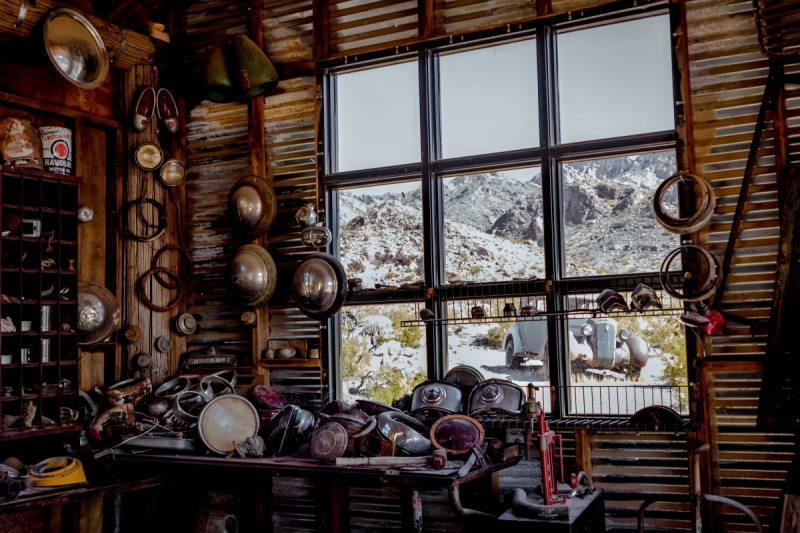 cordonnerie-MONTFORT SUR ARGENS-min_shop_window_part_junk_abandoned-138873